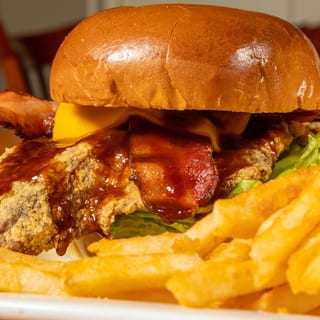 SOUTHERN FRIED CHICKEN SANDWICH