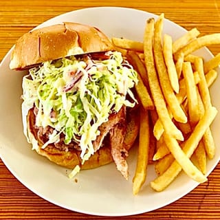 BBQ PULLED CHICKEN SANDWICH